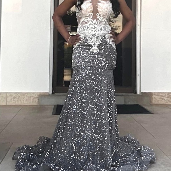 Silver prom dress - Picture 3 of 3